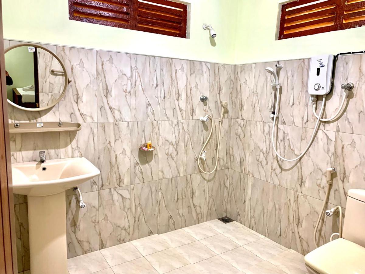 Walawa Blue Sapphire Hotel Udawalawe Eksteriør billede