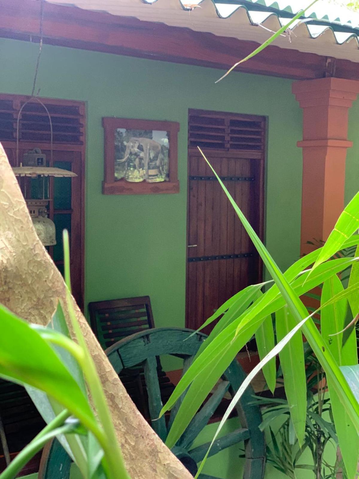 Walawa Blue Sapphire Hotel Udawalawe Eksteriør billede
