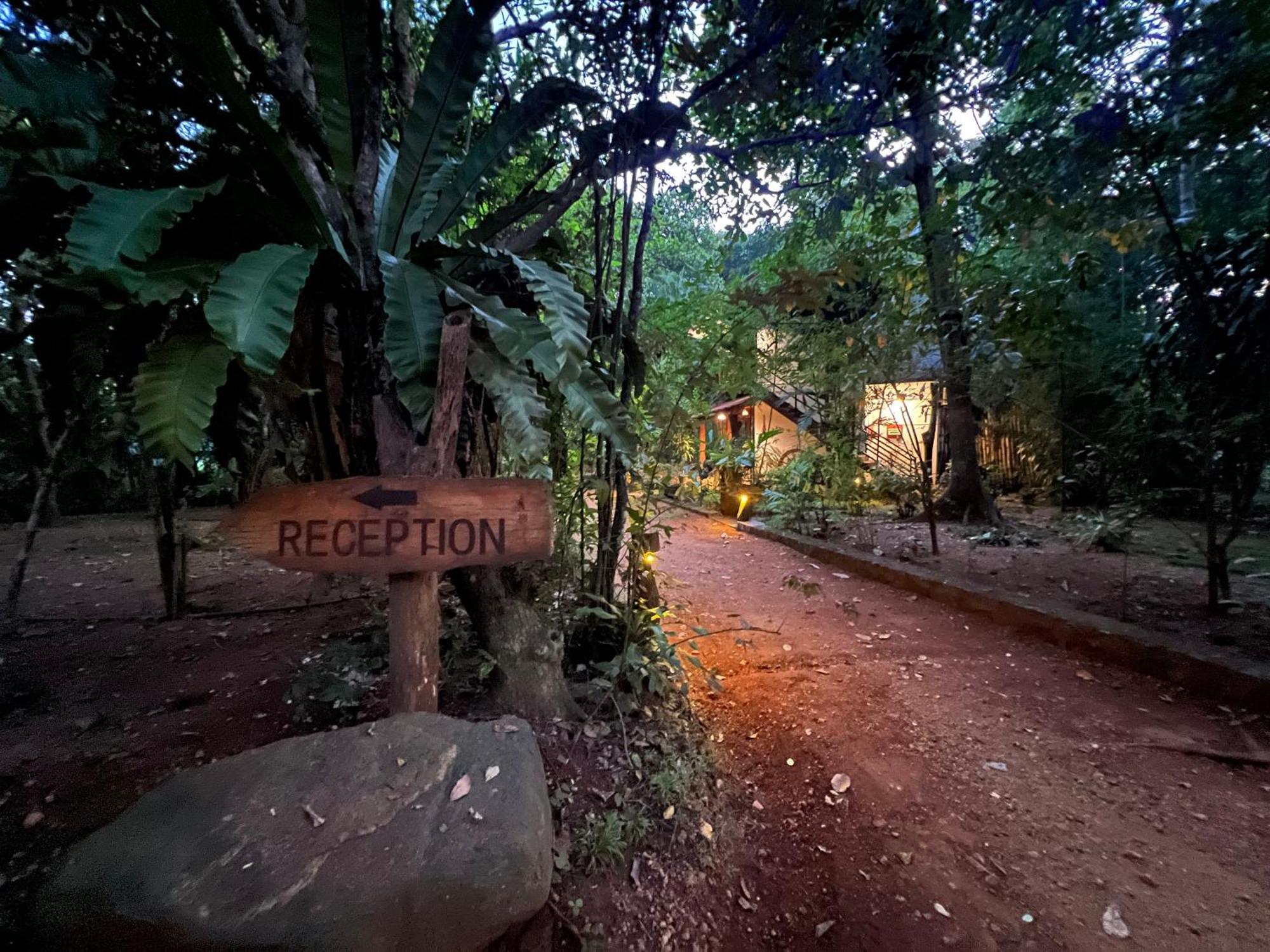Walawa Blue Sapphire Hotel Udawalawe Eksteriør billede