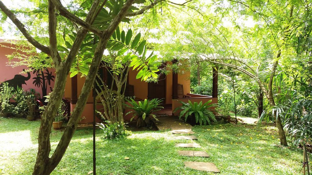 Walawa Blue Sapphire Hotel Udawalawe Eksteriør billede